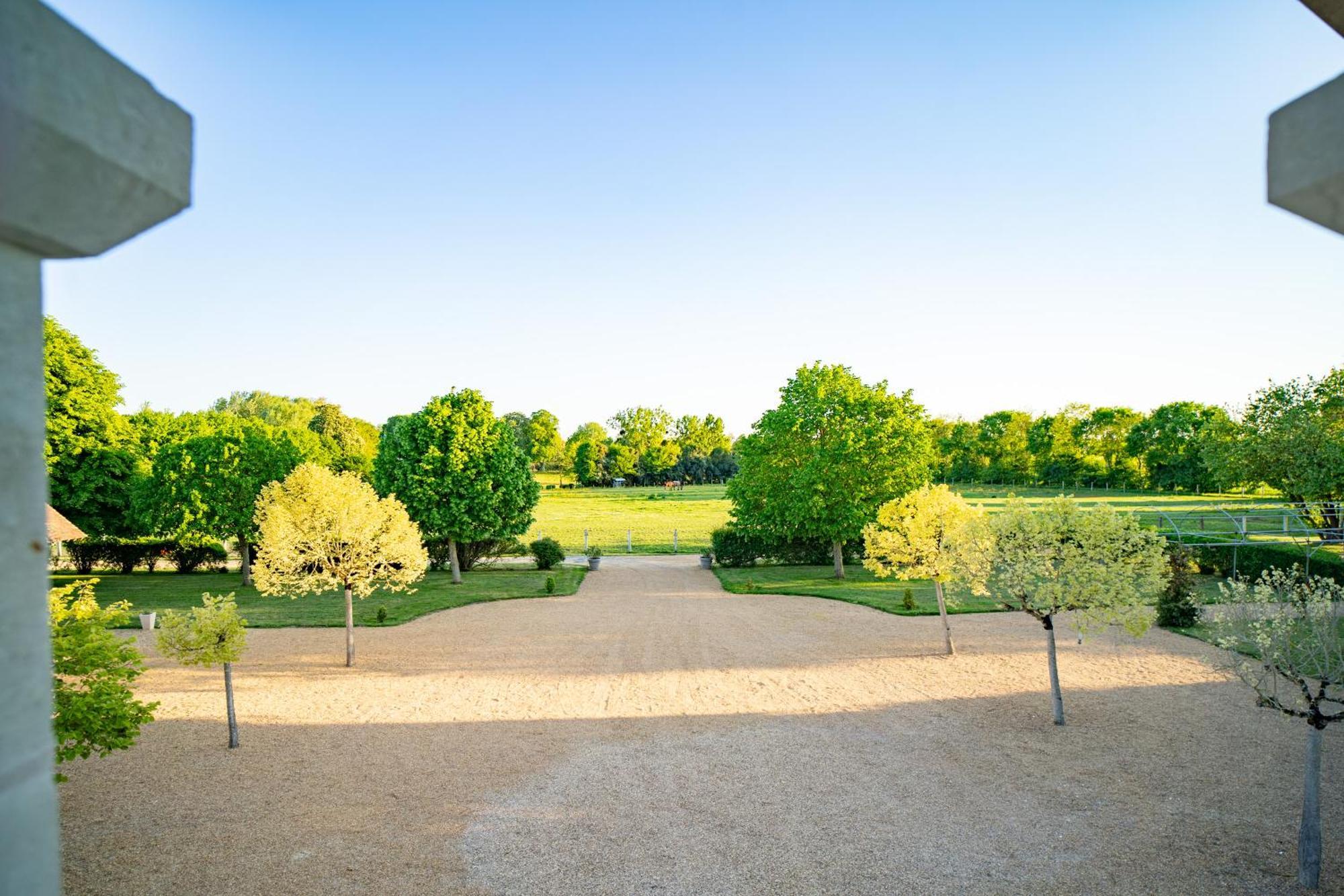Hotel Haras De La Potardiere Crosmieres Bagian luar foto